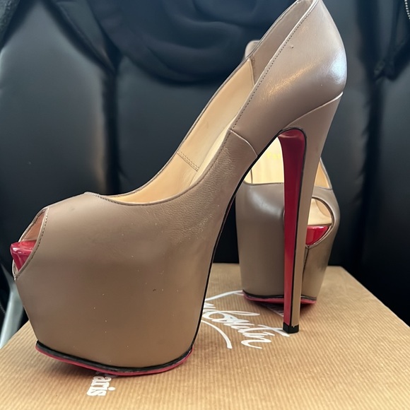Christian Louboutin size 8 size 38 eur Highness 160 Kid/patent toe pre own w/box - Picture 7 of 9